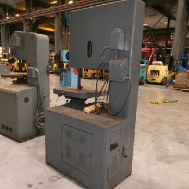 24" x 12-5/8Grobvertical band saw, 28 x 24 table,172 x1 blade,50-2030 RPM