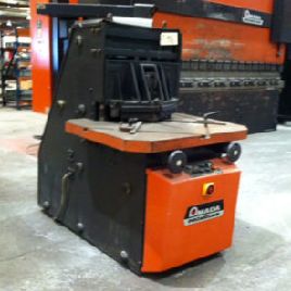 8-5 / 8 "x 8-5 / 8Amada # CSH-220, muesca hidráulica de ángulo variable, 40 SPM, 1984, # 6382P