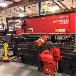 138 toneladas, Amada # ASTRO-100, 10 'OA, 106 "BH, 5.9 str, 15.76 thrt, plegadora CNC, AMNC-RML 39BM, FBD-III-1253, 2000