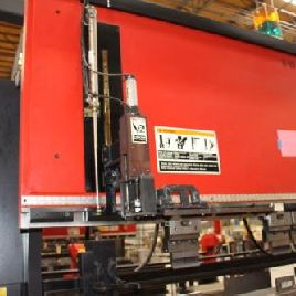 138 toneladas, Amada # ASTRO-100-FBD-1253MH, 10 'OA, 106 "BH, 15.7 thrt, 5.9 str., 2000, # 80733