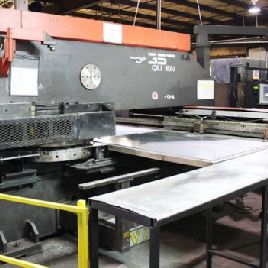 33 тонны, Amada # VIPROS-357-QUEEN, щетка 50 "x 72 (50 x144), 58 станция 2 A / I, 04PC, 1998