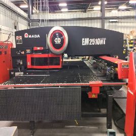 22 tonnes, Amada # EM2510NT, poinçonneuse à tourelle servoélectrique, 2004
