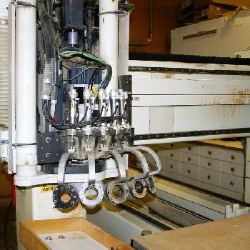 Thermwood#C40, 4-Axis router,5â€™ x10â€™ table,126" X,73 Y,8.8 Z,91000 Super control,2000