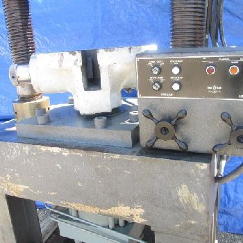 200000 lb.Tinius-Olsen, tensile/compression tester with micrometer adjustment
