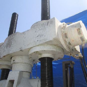 200000 lb.Tinius-Olsen, tensile/compression tester with micrometer adjustment