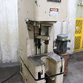 15 Ton,Denison#15T1210, hydraulic,12" stroke,18 open hght,10 thrt,25 x 17 table,#67090