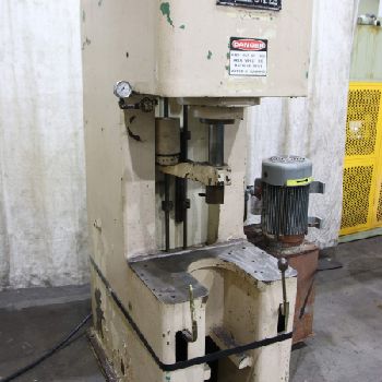 15 Ton,Denison#15T1210, hydraulic,12" stroke,18 open hght,10 thrt,25 x 17 table,#67090