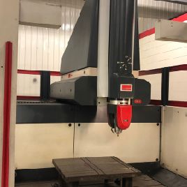 Fidia # DIGIT-218, 20 ATC, 78,74 "X, 39,37 Y, 31,49 Z, 28k tr / min, sonde 5/6 axes, 1999