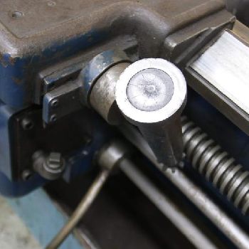 24" x 80Lansing, 20 chuck,4-jaw,4.25 hole, 15 HP, forward &amp; reverse, taper attach., #10904