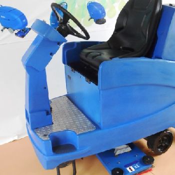 ClarkeBoost #32, rider floor scrubber, refurb w/new batteries, charger