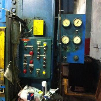 700 Ton,USI Clearing, housing type,30" str,58 DL,97 x 60 bed,150 ton cushion,#B1011