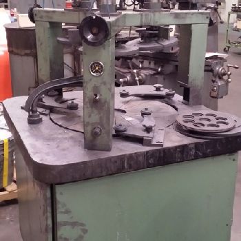 Cleveland#600VSD, 24" table,4 pneumatic pressure cylinders,rings,tooling,nice,s/n 2050