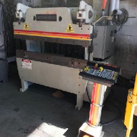 30 Ton,Accurpress#7305, CNC hydraulic,5â€™ OA,6" str,6 thrt,ETS100 control,variable speed,1997