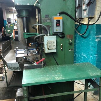 5 Ton,Hannifin#F-50, hydraulic press, 15 gal. reservoir, plugged in, #10463