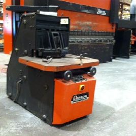 1/4 "x 8-5 / 8 x 8-5 / 8Amada # VERSA-206-E, encocheuse hydraulique, 5 HP, chute de récupération, # 10902