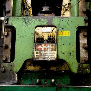 105 Ton,Verson#7-1/2, OBI press, 39" x 30 bed area, 8 stroke, 18 SH, 48 SPM, air clutch &amp; brake, palm buttons, #13313J