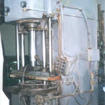 40 Ton,Hannifin, 27" str.,13.5 thr,29.5 open ht,22 FB x 34 LR x 3 thick bed,#1458