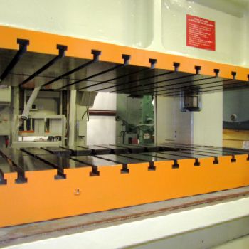 330 Ton,Aida#PMX(1), 12" stroke,31 SH,73 x 43 bed,30-90 SPM,recond,’85,#sr4304 (2 available)