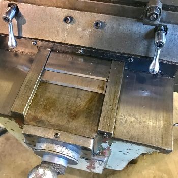 Kingston#KMT-5V, 10" x 50 T-slotted table, PF, #40 taper, 2-Axis DRO, hardways, 2000