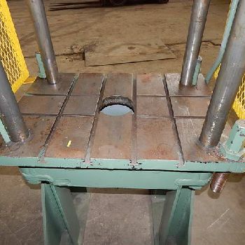 20 Ton,GreenleeBros hydraulic press, 18" stroke, 23 SH, 24 x 34-1/2 table, 5 HP