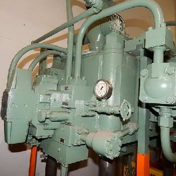 20 Ton,GreenleeBros hydraulic press, 18" stroke, 23 SH, 24 x 34-1/2 table, 5 HP