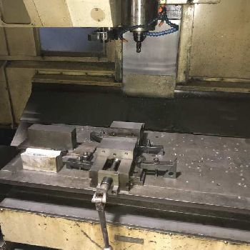 Daewoo #DMV-500, CNC VMC,24 ATC,40" X,20 Y,20 Z,CAT 40,Fanuc 21-M,turbo conveyor,S/N AV5S0594