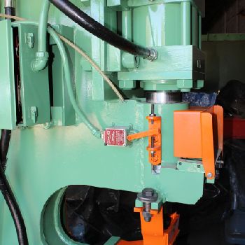 5" x 5 x 1/2Hill Acme#5, angle shearing, coper, notcher, dual station, foot pedal