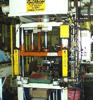 15 Ton,Metal Mechanics, 4-post hyd press,18" stroke,30 DL,30 x 29 bed,736 IPM adv,’95