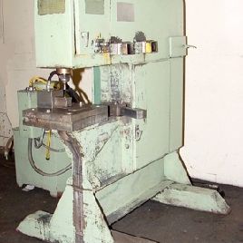 120 toneladas, Piranha # SEP-120, punzón final sgl, carrera de 2 ", altura abierta 12-1 / 4, garganta 21-1 / 2, 10HP