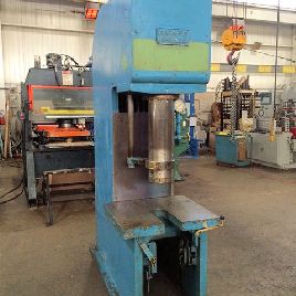 50 Ton,Hannifin, hydraulic, 18" str., 15 throat, 28 DL, 30 x 26 bed, 10 HP, #26559