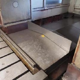 Awea # SP2016-HSS, 32 ATC, 82.7 "X, 63 Y, 30 Z, 15000 RPM, BT40,90.9 x 59 mesa, 25/30 HP, Fanuc 18iMB, 2004, # 7336