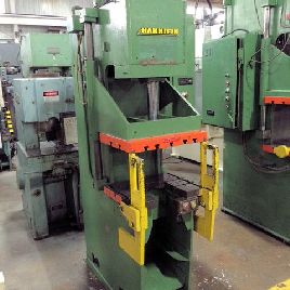 12 Ton,Hannifin, 18" stroke, 22 x 17 bed, 2-post guided slide, #27127