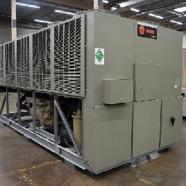155 toneladas, Trane # RTAC, enfriador enfriado por aire, refrigerante R-134A, 460 V., s / n # U04G06636,2004
