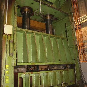 700 Ton,Verson#700-HD-2-144T, hydraulic stamping press,42" stroke,87 DL,144 x 96 bed/ram