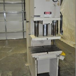 40 Ton,Greenerd#HCA-40-30-RS, 12" str,17 DL,26 x 16.5 bed, 2830 psi @ 40 ton, 1992