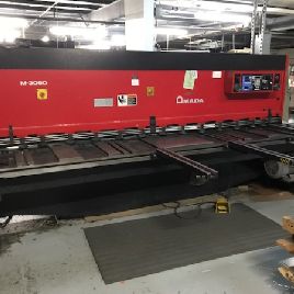 1/4 "x 10 'Amada # M-3060, cizalla mecánica, BG 40 prog., Brazo cuadrado de 9' ', hoja neumática trasera, 60 SPM, 13 retención, 2001