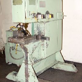 120 toneladas, Piranha # SEP-120, punzón hidráulico de un extremo, garganta de 21.5 ", 10 HP, operación con dos botones de palma, # 149919