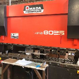 88 tonnes, Amada # HFB8025, 8 'OA, 80 "BH, course 7.87, 16 gorge, 15 CV, BG, 8 axes, # CD5159