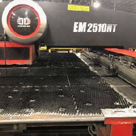 22 тонны, Amada # EM-2510NT, 98,425 "x 50 листов, 45 станций, 4 A / I, Fanuc AMCF-F (NT), 2005