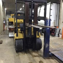 20000 lb. Cajón # T200, centro de carga de 24 ", elevación de 64.5, altura de masa 156, longitud de la horquilla 68.5, # 10709