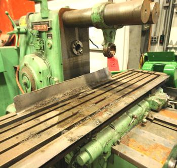 Kearney &amp; Trecker#330TF-17, 34" long,12 cross,18 vertical, #50, 30 HP, horiz. mill