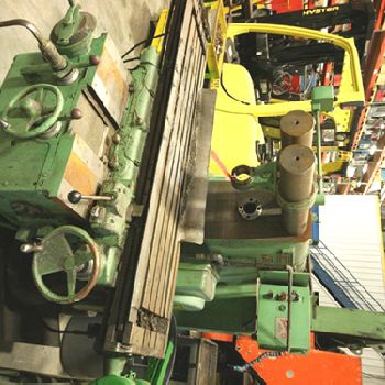 Kearney &amp; Trecker#330TF-17, 34" long,12 cross,18 vertical, #50, 30 HP, horiz. mill