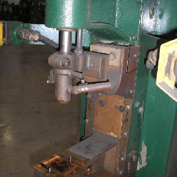 30 KVATaylor-Winfield#EBB3-8-30, bench type spot welder, 8" throat, 4 cylinder, standard dual acting, 440/460/480 V., 1 ph