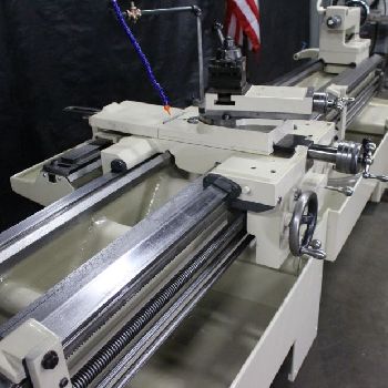 19.5" x 105LeBlond#SERVO-SHIFT, D1-6,1000 RPM,#4MT,in/mm,10HP,14.5 bed,12 3-Jaw