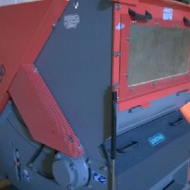 Untha#LRK1000-30, surplus single shaft shredder, 12" rotor, 39 x 42 hoper opening, 8 screw auger, 3000 lbs/hr.