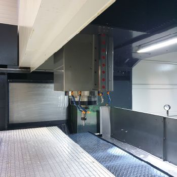 157" x 106 x 106.29 Doosan #BM2740, 10k RPM,Fanuc 32iB,40 HP,40 ATC,’16,#29526