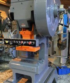 45 toneladas, Minster # B1-45, prensa de separación del volante, 2 "str, 10.75 SH, 2.75 adj, 150-400 SPM vari, '68