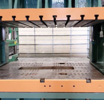 150 Ton,Minster#E2, 10" stroke, 33 SH, 60 x 48 bed, 0-80 SPM, 1983, (2) #sr5376