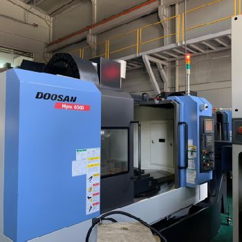 Doosan #MYNX-6500, 30 ATC,50" X,26 Y,25 Z,8k RPM,Fanuc i,chiller,boxway,’11/15 (3 available)