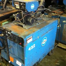 450 amperios, Miller # CP-250TS, fuente de soldadura con Millermatic S-54D y carro